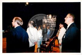 Tribunal Internacional dos Crimes do Latifúndio e da Política Governamental de Violação dos Direitos Humanos (Curitiba-PR, 02 mai. 2001) [fotografia] / Fotógrafo(a) : Douglas Mansur. -- Ref.: BR-SPMST_MST-SN-CIN_AMP_000134-000941-ACS.