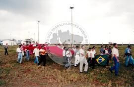 Plantio de árvores no Dia da Árvore no Parque das Nações Indígenas (Mato Grosso do Sul, 21 set. 1999) [fotografia] / Fotógrafo(a) : Marcial G. Congo. -- Ref.: BR-SPMST_MST-SN-CIN_AMP_000610-003470-AMT.