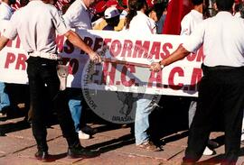 Congresso Nacional do MST, 3o (Distrito Federal (Brasil), 25 jul. 1995) [fotografia] / Fotógrafo(a) : Douglas Mansur ; Débora Lerrer. -- Ref.: BR-SPMST_MST-SN-CIN_AMP_000708-004355-CGR.