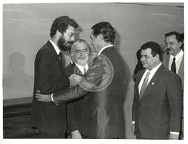 Posse de Dante de Oliveira no Ministerio da Reforma e Desenvolvimento Agrário (Distrito Federal (Brasil), 29 mai. 1985) [fotografia] / Fotógrafo(a) : Leandro Abreu. -- Ref.: BR-SPMST_MST-SN-CIN_AMP_000645-003656-ARV.