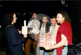 Lançamento da Revista Sem Terra (São Paulo (Estado), 03 jul. 1997) [fotografia] / Fotógrafo(a) : Francisca P. Montejo ; Saulo Pompermayer ; Douglas Mansur ; . -- Ref.: BR-SPMST_MST-SN-CIN_AMP_000692-003934-ARV.
