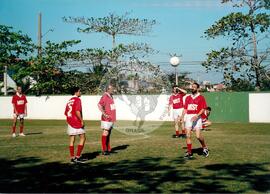 Partida de futebol entre o time do MST e do Chico Buarque (Rio de Janeiro (Estado), mar. 2000) [fotografia] / Fotógrafo(a) : Maysa Mendonça. -- Ref.: BR-SPMST_MST-SN-CIN_AMP_000805-005217-CUL.