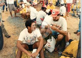 Chegada da Marcha Naciona à Brasília (Brasília-DF, 17 abr. 1997) [fotografia] / Fotógrafo(a) : Douglas Mansur. -- Ref.: BR-SPMST_MST-SN-CIN_AMP_001398-011105-MAC.