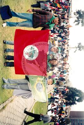 Manifestação contra a ALCA (Equador, 24 out. 2002) [fotografia] / Fotógrafo(a) : Marta (MG). -- Ref.: BR-SPMST_MST-SN-CIN_AMP_001078-008726-RIT.