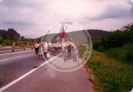 Caminhada (Promissão -SP, ago. 1992) [fotografia] / Fotógrafo(a) : Arquivo MST. -- Ref.: BR-SPMST_MST-SN-CIN_AMP_001420-011452-MAC.