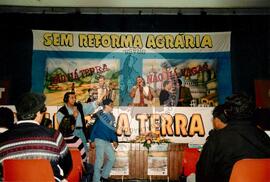 Vigília pela Reforma Agrária no Sindicato dos Metalúrgicos (São Bernardo do Campo-SP, 25 abr. 1992) [fotografia] / Fotógrafo(a) : Arquivo MST. -- Ref.: BR-SPMST_MST-SN-CIN_AMP_000382-002023-AMT.