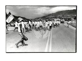 Marcha Nacional do MST (Minas Gerais, 27 fev. 1997) [fotografia] / Fotógrafo(a) : Carlos Carvalho. -- Ref.: BR-SPMST_MST-SN-CIN_AMP_001411-011377-MAC.