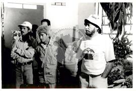 Visita do presidente do INCRA no assentamento "Sumaré" do MST (São Paulo (Estado), 23 out. 1995) [fotografia] / Fotógrafo(a) : Douglas Mansur. -- Ref.: BR-SPMST_MST-SN-CIN_AMP_000669-003745-ARV.