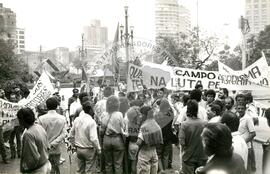 Manifestação na Praça da Sé (São Paulo-SP, [sem data]) [fotografia] / Fotógrafo(a) : Douglas Mansur ; Debora Lerrer. -- Ref.: BR-SPMST_MST-SN-CIN_AMP_000411-002430-AMT.