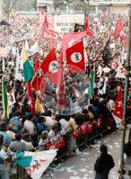 Manifestação pró Impechment - UNE E CUT (São Paulo (Estado), 25 ago. 1992) [fotografia] / Fotógrafo(a) : Juan Pezzeto. -- Ref.: BR-SPMST_MST-SN-CIN_AMP_000384-002077-AMT.