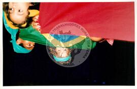 Semana Nacional de Cultura Brasileira e Reforma Agrária (Rio de Janeiro-RJ, 18 mar. 2002) [fotografia] / Fotógrafo(a) : João Laet. -- Ref.: BR-SPMST_MST-SN-CIN_AMP_001818-013472-NDT.