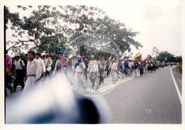 Marcha MST-Bolivia e encontro contra a ALCA (Bolivia, 16 mai. 2002) [fotografia] / Fotógrafo(a) : Joaquin Piñero (Kima). -- Ref.: BR-SPMST_MST-SN-CIN_AMP_001088-008785-RIT.