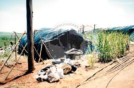 Acampamento " Nova Canudos- Fazenda Engenheiro D'Agua" do MST (Porto Feliz-SP, fev. 1999) [fotografia] / Fotógrafo(a) : Douglas Mansur. -- Ref.: BR-SPMST_MST-SN-CIN_AMP_000046-000255-ACP.