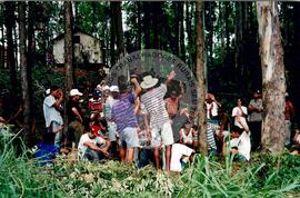 Acampamento " Nova Canudos- Fazenda Engenheiro D'Agua" do MST (Porto Feliz-SP, fev. 1999) [fotografia] / Fotógrafo(a) : Douglas Mansur. -- Ref.: BR-SPMST_MST-SN-CIN_AMP_000046-000253-ACP.