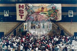 Encontro de Jovens do MST, na Ucicamp, 3o (Campinas-SP, 14 fev. 2001) [fotografia] / Fotógrafo(a) : Michelle Cafaldo. -- Ref.: BR-SPMST_MST-SN-CIN_AMP_000905-006828-ENJ.