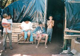 Assentamento "Figueira" do MST (Paraná, [sem data]) [fotografia] / Fotógrafo(a) : Maria Luísa Mendonça. -- Ref.: BR-SPMST_MST-SN-CIN_AMP_000170-001189-ASS.