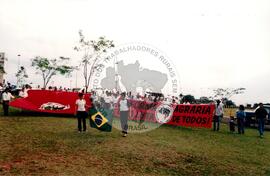 Plantio de árvores no Dia da Árvore no Parque das Nações Indígenas (Mato Grosso do Sul, 21 set. 1999) [fotografia] / Fotógrafo(a) : Marcial G. Congo. -- Ref.: BR-SPMST_MST-SN-CIN_AMP_000610-003471-AMT.