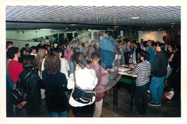 Exposição e Lançamento da Revista Sem Terra edição n 10 (São Paulo (Estado), 30 mar. 2000) [fotografia] / Fotógrafo(a) : Douglas Mansur. -- Ref.: BR-SPMST_MST-SN-CIN_AMP_001035-008232-ELF.
