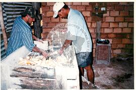 Oficina de Rádio (Pontal de Parapanema-SP, 30 jul. 2001) [fotografia] / Fotógrafo(a) : Mineirinho. -- Ref.: BR-SPMST_MST-SN-CIN_AMP_000693-003948-ARV.