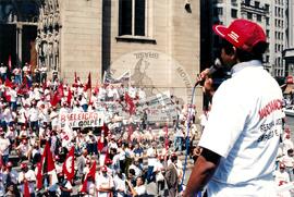 Chegada da Marcha Nacional à Brasília (Brasília-DF, fev. 1997) [fotografia] / Fotógrafo(a) : Douglas Mansur ; Paulo P. Lima. -- Ref.: BR-SPMST_MST-SN-CIN_AMP_001397-011050-MAC.