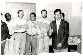 Visita do presidente do INCRA no assentamento "Sumaré" do MST (São Paulo (Estado), 23 out. 1995) [fotografia] / Fotógrafo(a) : Douglas Mansur. -- Ref.: BR-SPMST_MST-SN-CIN_AMP_000669-003746-ARV.