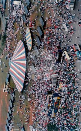 Chegada da Marcha Naciona à Brasília (Brasília-DF, 17 abr. 1997) [fotografia] / Fotógrafo(a) : Douglas Mansur. -- Ref.: BR-SPMST_MST-SN-CIN_AMP_001398-011123-MAC.