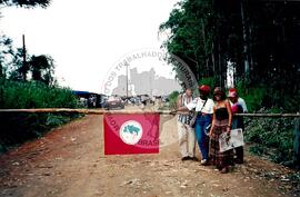 Acampamento "Nova Canudos" do MST (Porto Feliz-SP, fev. 1999) [fotografia] / Fotógrafo(a) : Douglas Mansur. -- Ref.: BR-SPMST_MST-SN-CIN_AMP_000047-000291-ACP.