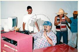 Oficina de Rádio (Pontal de Parapanema-SP, 30 jul. 2001) [fotografia] / Fotógrafo(a) : Mineirinho. -- Ref.: BR-SPMST_MST-SN-CIN_AMP_000693-003966-ARV.