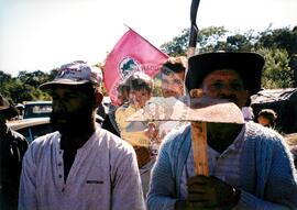 Assentamento "Cobrinco" do MST (Rondônia, 25 abr. 2000) [fotografia] / Fotógrafo(a) : [sem autoria]. -- Ref.: BR-SPMST_MST-SN-CIN_AMP_000172-001237-ASS.