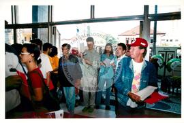 Tribunal Internacional dos Crimes do Latifúndio e da Política Governamental de Violação dos Direitos Humanos (Curitiba-PR, 02 mai. 2001) [fotografia] / Fotógrafo(a) : Douglas Mansur. -- Ref.: BR-SPMST_MST-SN-CIN_AMP_000135-001020-ACS.