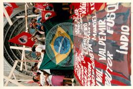 Mobilização (São Paulo-SP, 17 abr. 1988) [fotografia] / Fotógrafo(a) : Douglas Mansur. -- Ref.: BR-SPMST_MST-SN-CIN_AMP_000373-001862-AMT.