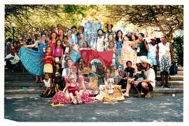 Semana Nacional de Cultura Brasileira e Reforma Agrária (Rio de Janeiro-RJ, 18 mar. 2002) [fotografia] / Fotógrafo(a) : Luciney Martins. -- Ref.: BR-SPMST_MST-SN-CIN_AMP_001821-013660-NDT.