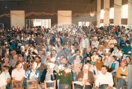 Celebração na Assembleia Legislativa- Protesto contra a violência da PM (Rio Grande do Sul, out. 1986) [fotografia] / Fotógrafo(a) : Karine Emerich. -- Ref.: BR-SPMST_MST-SN-CIN_AMP_000455-002663-AMT.