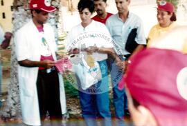 Delegação do MST em Cuba – 40º Aniversário da ANAP (Cuba, 15 mai. 1999) [fotografia] / Fotógrafo(a) : Nilton Viana. -- Ref.: BR-SPMST_MST-SN-CIN_AMP_001043-008372-RIT.