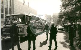 Manifestações e violências (Rio Grande do Sul, [sem data]) [fotografia] / Fotógrafo(a) : Assis Hoffman. -- Ref.: BR-SPMST_MST-SN-CIN_AMP_001764-012872-VPP.