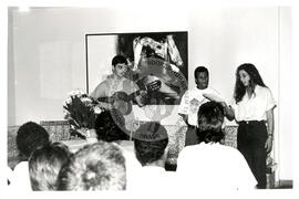 Grupo Oficina do MST presta homenagem ao embaixador de Cuba e Che Guevara (Distrito Federal (Brasil), 28 ago. 1997) [fotografia] / Fotógrafo(a) : Francisca Montejo. -- Ref.: BR-SPMST_MST-SN-CIN_AMP_000581-003236-AMT.