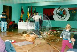 Curso de militantes de comunicação (Veranopólis-RS, 27 mai. 2002) [fotografia] / Fotógrafo(a) : Leticia Barqueta ; Carmen de Castro. -- Ref.: BR-SPMST_MST-SN-CIN_AMP_000837-005598-CUR.