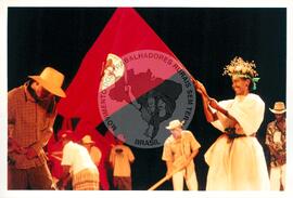 Semana Nacional de Cultura Brasileira e Reforma Agrária (Rio de Janeiro-RJ, 18 mar. 2002) [fotografia] / Fotógrafo(a) : Luciney Martins. -- Ref.: BR-SPMST_MST-SN-CIN_AMP_001813-013246-NDT.