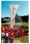 Inauguração do Monumento em homenagem a Antônio Tavares Pereira (Curitiba-PR, 01 mai. 2001) [fotografia] / Fotógrafo(a) : Douglas Mansur. -- Ref.: BR-SPMST_MST-SN-CIN_AMP_001027-008105-ELF.