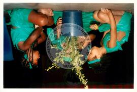 Semana Nacional de Cultura Brasileira e Reforma Agrária (Rio de Janeiro-RJ, 18 mar. 2002) [fotografia] / Fotógrafo(a) : Luciney Martins. -- Ref.: BR-SPMST_MST-SN-CIN_AMP_001815-013319-NDT.