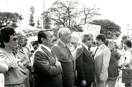 Manifestação contra visita do presidente de El Salvador (El Salvador, 20 jun. 1986) [fotografia] / Fotógrafo(a) : Regina Vilela. -- Ref.: BR-SPMST_MST-SN-CIN_AMP_001066-008630-RIT.