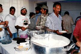 Visita do presidente do INCRA no assentamento "Sumaré" do MST (São Paulo (Estado), 23 out. 1995) [fotografia] / Fotógrafo(a) : Douglas Mansur. -- Ref.: BR-SPMST_MST-SN-CIN_AMP_000669-003754-ARV.