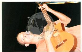 Semana Nacional da Cultura Brasileira e Reforma Agrária [com presença de] Marimbondo Chapéu (Rio de Janeiro (Estado), 18 mar. 2002) [fotografia] / Fotógrafo(a) : João Laet. -- Ref.: BR-SPMST_MST-SN-CIN_AMP_001638-012483-PER.