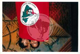 Semana Nacional de Cultura Brasileira e Reforma Agrária (Rio de Janeiro-RJ, 18 mar. 2002) [fotografia] / Fotógrafo(a) : João Laet. -- Ref.: BR-SPMST_MST-SN-CIN_AMP_001811-013104-NDT.