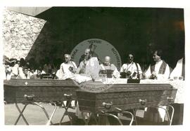 Enterro de Cibele Aparecida Manoel e Orlando Correia (Leme-SP, 12 jul. 1986) [fotografia] / Fotógrafo(a) : Tarcísio Geraldo Faria. -- Ref.: BR-SPMST_MST-SN-CIN_AMP_001778-012923-VPP.