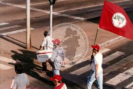 Congresso Nacional do MST, 3o (Distrito Federal (Brasil), 25 jul. 1995) [fotografia] / Fotógrafo(a) : Douglas Mansur ; Débora Lerrer. -- Ref.: BR-SPMST_MST-SN-CIN_AMP_000708-004364-CGR.