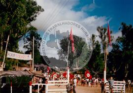 Acampamento "8 de Agosto" do MST (Bagé-RS, 14 jan. 1991) [fotografia] / Fotógrafo(a) : Ernestino Stochelski. -- Ref.: BR-SPMST_MST-SN-CIN_AMP_000094-000718-ACP.
