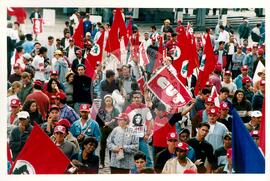 Inauguração do Monumento em homenagem a Antônio Tavares Pereira (Curitiba-PR, 01 mai. 2001) [fotografia] / Fotógrafo(a) : Douglas Mansur. -- Ref.: BR-SPMST_MST-SN-CIN_AMP_001027-008090-ELF.