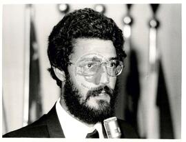 Posse de Dante de Oliveira no Ministerio da Reforma e Desenvolvimento Agrário (Distrito Federal (Brasil), 29 mai. 1985) [fotografia] / Fotógrafo(a) : Leandro Abreu. -- Ref.: BR-SPMST_MST-SN-CIN_AMP_000645-003660-ARV.