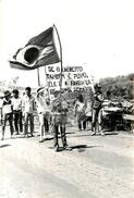 Protesto contra a violência da PM na "Fazenda Annoni" (Rio Grande do Sul, 02 out. 1986) [fotografia] / Fotógrafo(a) : Karine Emerich. -- Ref.: BR-SPMST_MST-SN-CIN_AMP_000452-002605-AMT.